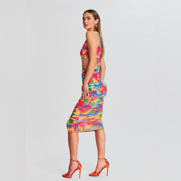 13. SER.O.YA IMANI CUTOUT MIDI DRESS IN ABSTRACT PALM - Picture 3 of 9